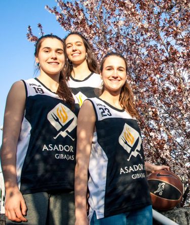 Izaro Esteban, Clara Fz. Trocóniz, y Silvia Lasarte